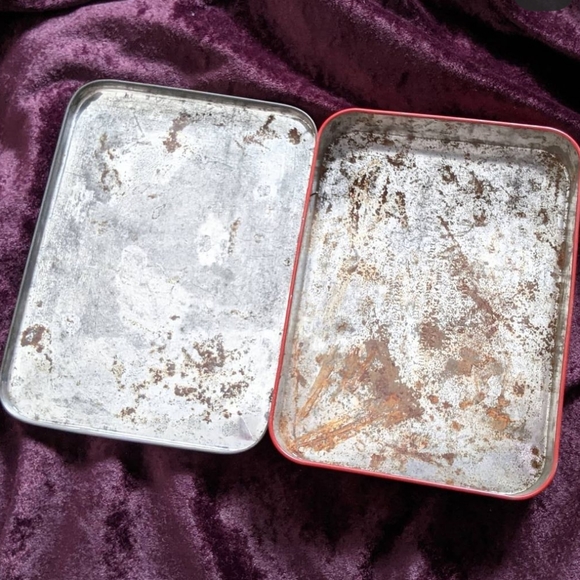 Vintage decorative tin with hinges - Picture 4 of 4